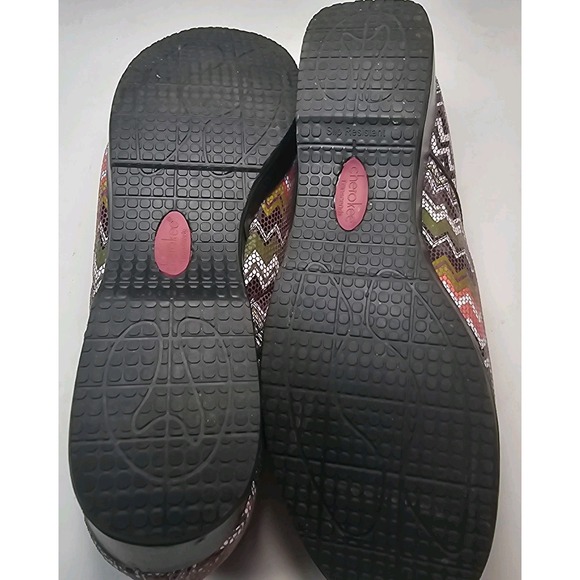 Cherokee Angelique Leather Clogs Chevron Zig Zag Nurse Comfort Size Est 9.5M - Picture 12 of 16